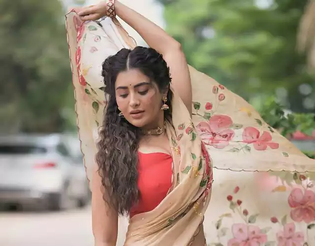 Rashi Singh Blossoms in Elegant Ethnic Wear